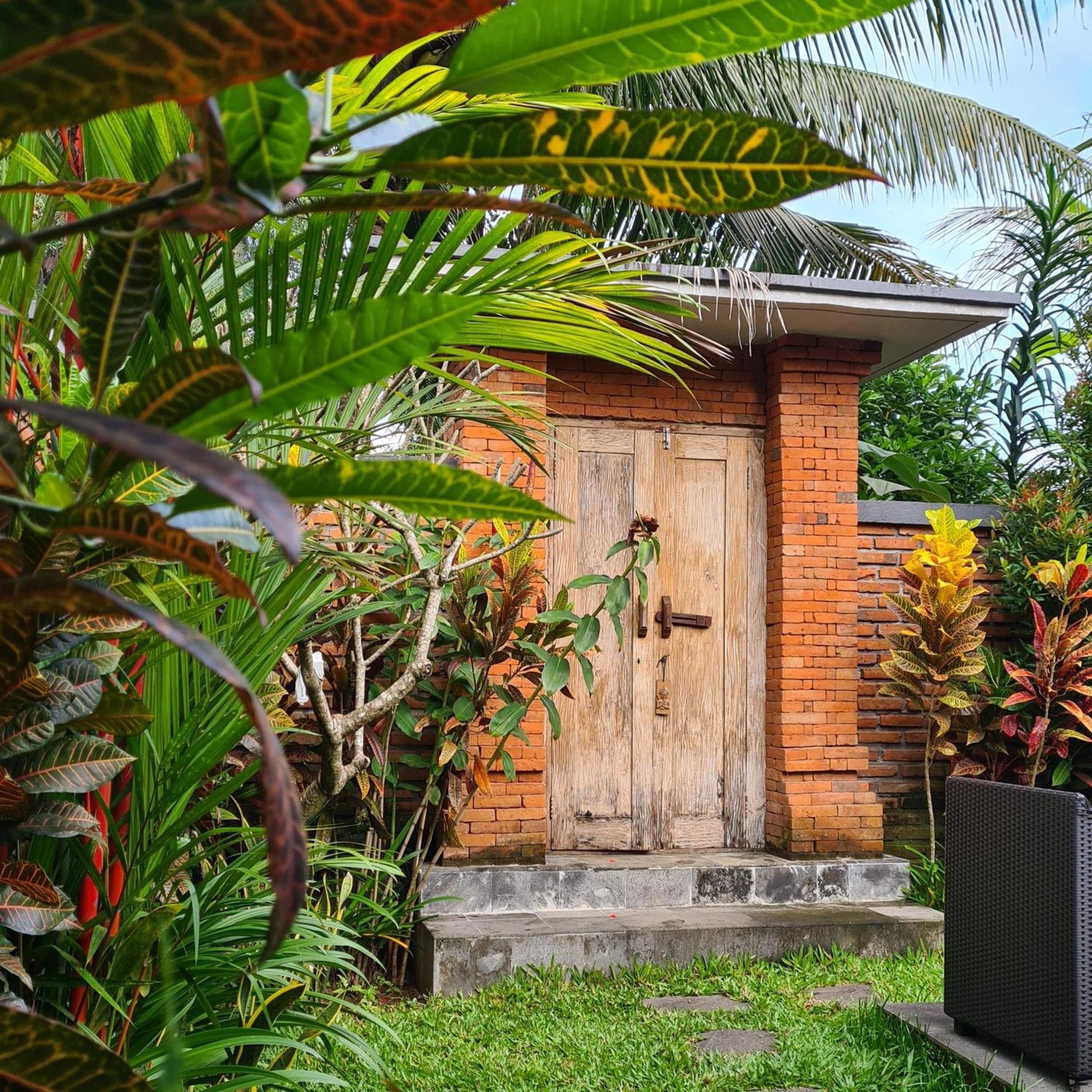 Ubud Suarga Private Pool Villa Exterior photo