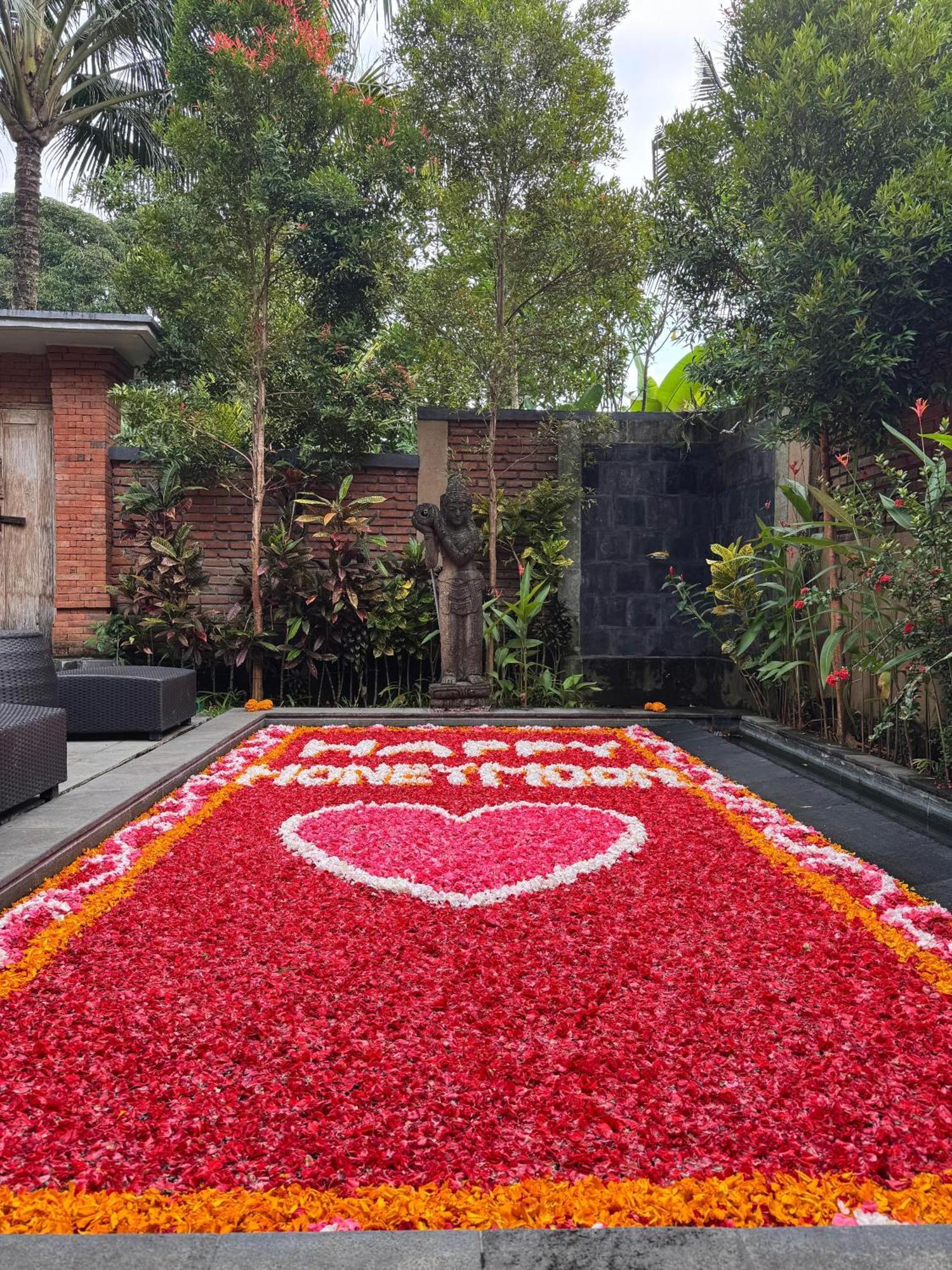 Ubud Suarga Private Pool Villa Exterior photo
